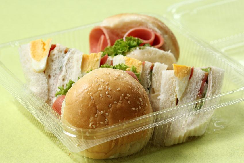 Lebensmittelverpackungen aus Kunststoff: Handling und Frischhalten